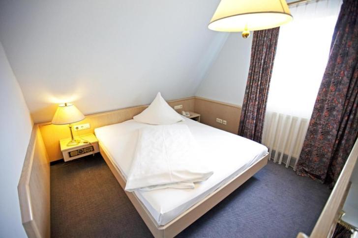 Hotel Hirsch Leonberg Zewnętrze zdjęcie